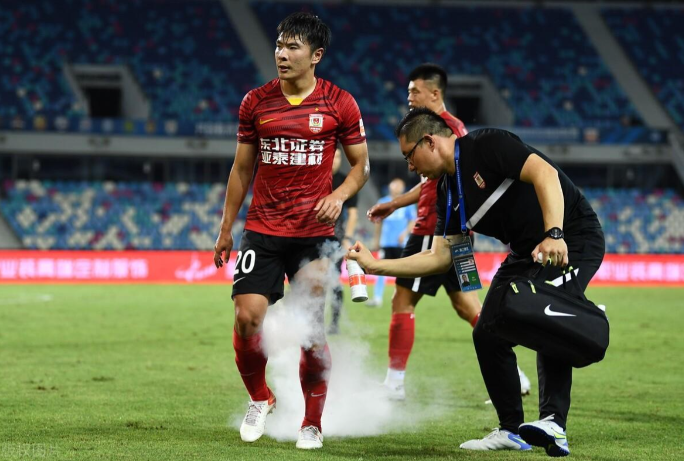 爱游戏体育 -莱比锡赛后调整名单，志在社区盾名次提升，球迷炸锅，轮换策略成焦点的简单介绍