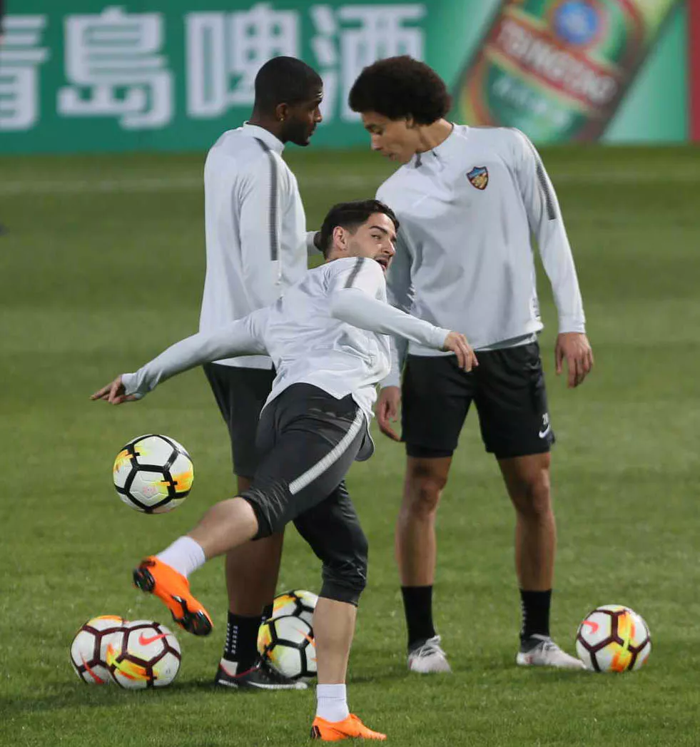 爱游戏网站 -亚冠赛程吃紧，克里夫兰骑士清晨止住颓势，质疑声仍在，临场指挥获称赞 