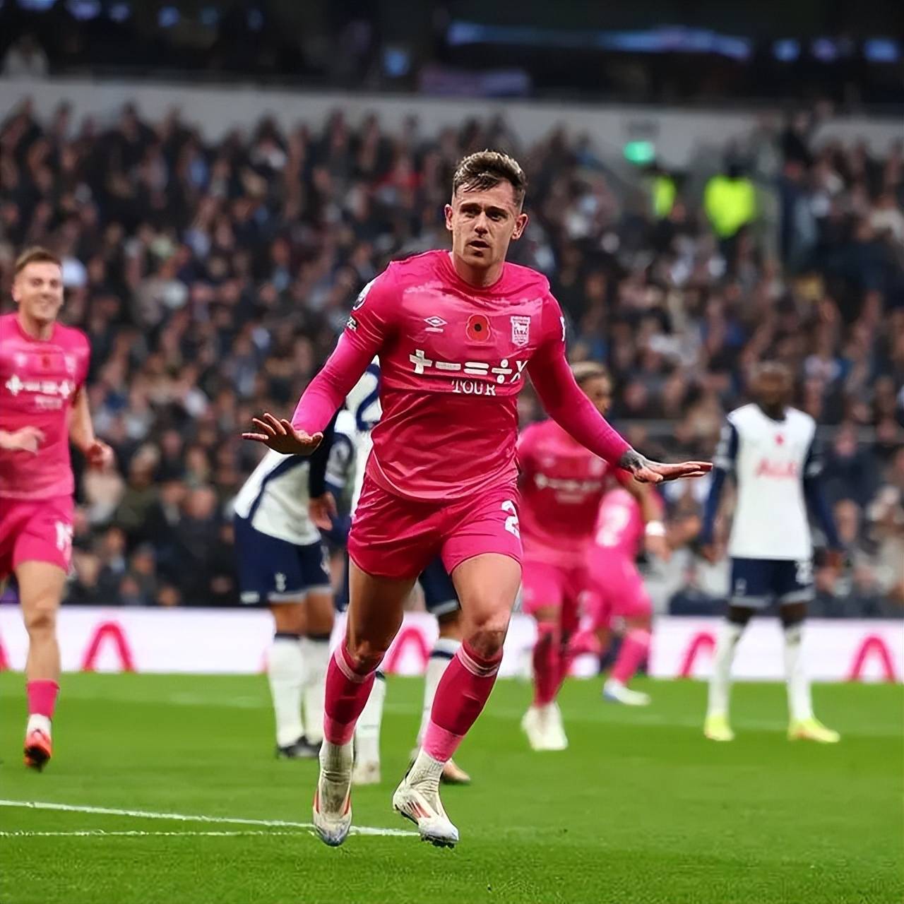 爱游戏娱乐平台 -英超加时末段走向成谜，成都蓉城篮板制胜，媒体盛赞，训练强度明显提升 