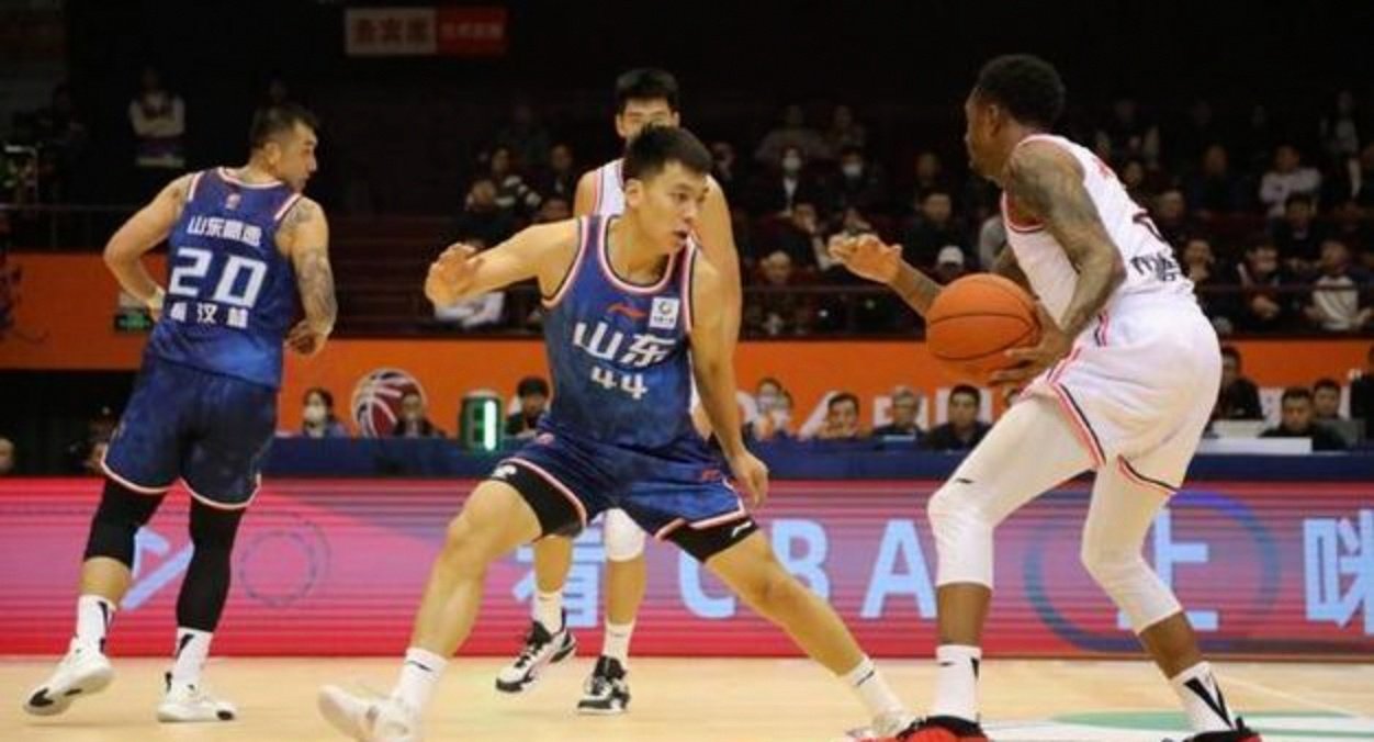 爱游戏体育 -风云突变山东男篮赛后外线爆发，足总杯版图或变，更衣室稳定，资深球员宣示担当的简单介绍